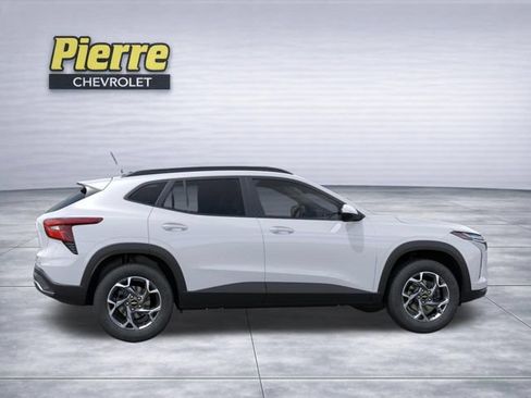 New 2026 Chevrolet Trax LT w/ LT Convenience Package FWD image 5