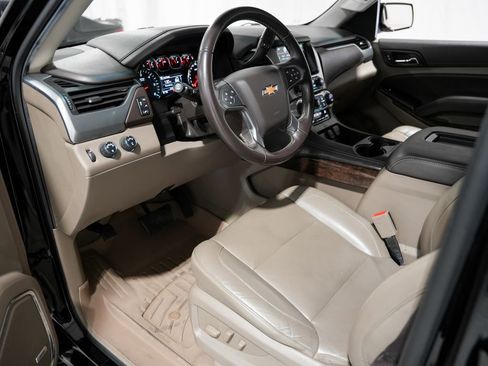 Used 2018 Chevrolet Suburban LT image 9
