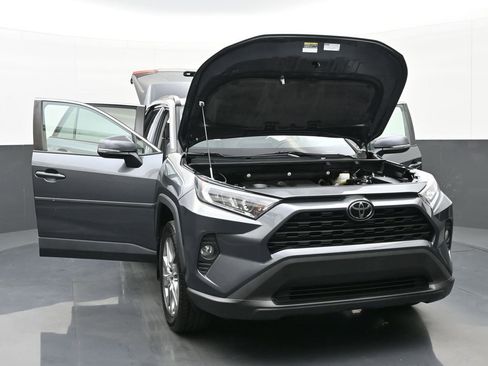 Used 2021 Toyota RAV4 XLE Premium image 53