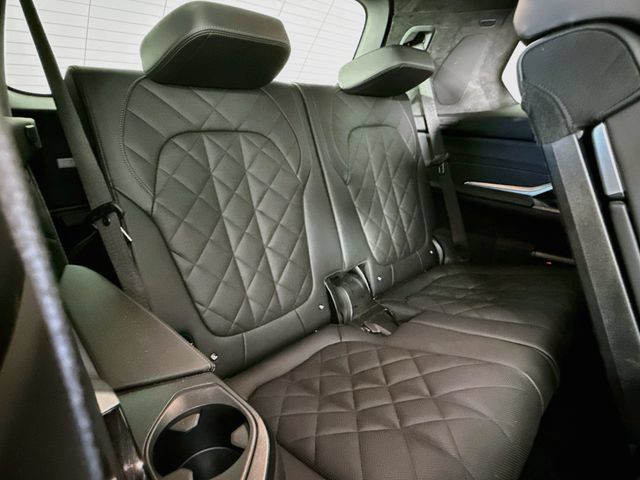 Used 2026 BMW X7 xDrive40i w/ M Sport Package AWD/4WD image 29