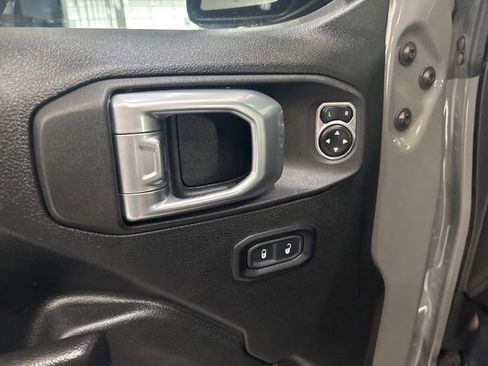 Used 2022 Jeep Gladiator Rubicon AWD/4WD image 13