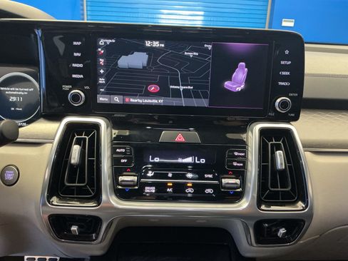 Used 2022 Kia Sorento SX Prestige w/ Panoramic Sunroof Package AWD/4WD image 19