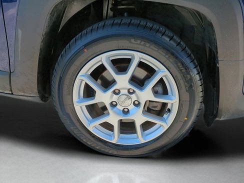 Used 2020 Jeep Renegade Latitude w/ Popular Equipment Group image 12