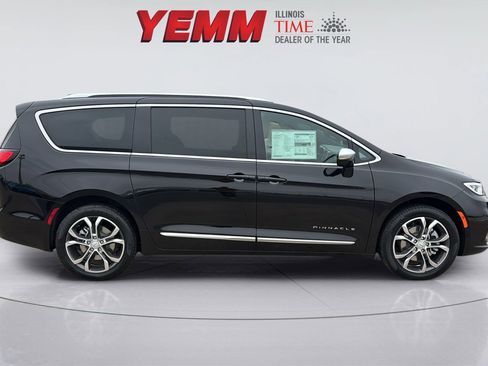 New 2026 Chrysler Pacifica Pinnacle image 10