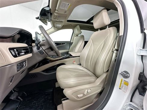 Used 2022 Lincoln Nautilus Reserve image 4
