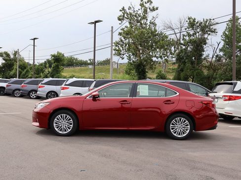 Used 2015 Lexus ES 350 w/ Luxury Package FWD image 4