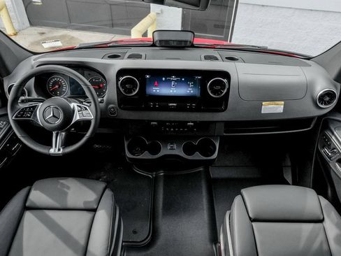 Used 2025 Mercedes-Benz Sprinter 2500 image 22