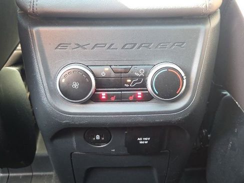 Used 2025 Ford Explorer Platinum w/ LUX Leather Package image 22