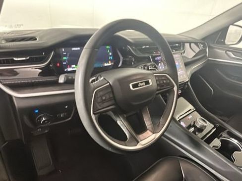 Used 2023 Jeep Grand Cherokee 4WD 4xe image 13