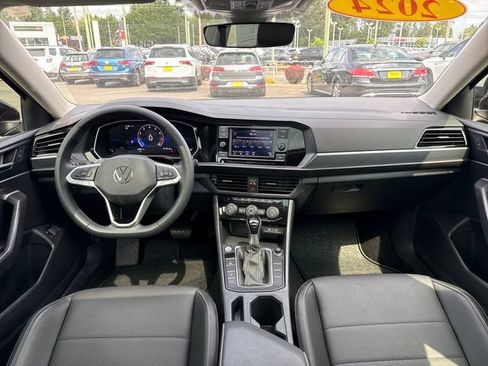 Used 2024 Volkswagen Jetta SE w/ Panoramic Sunroof Package FWD image 11