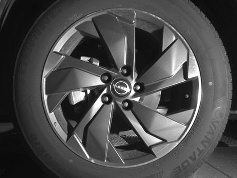 Used 2025 Nissan Rogue SV image 12