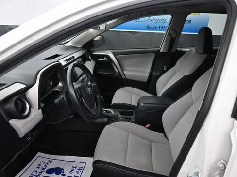 Used 2017 Toyota RAV4 XLE FWD image 11