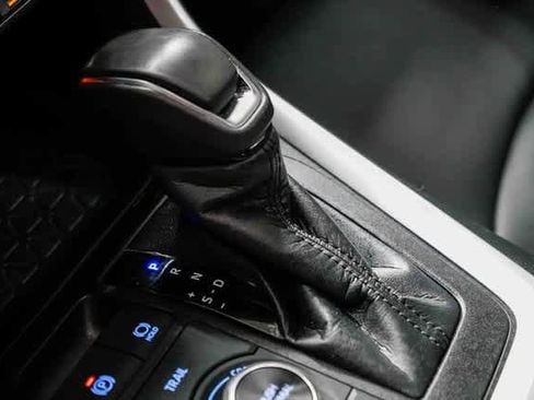 Certified 2022 Toyota RAV4 XLE Premium image 21