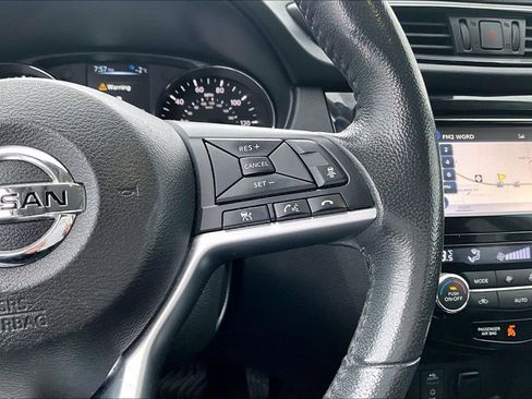 Used 2017 Nissan Rogue SL image 12