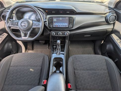 Used 2023 Nissan Kicks SV w/ Interior Electronics Package FWD image 4