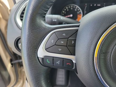 Used 2016 Jeep Renegade Latitude FWD image 22
