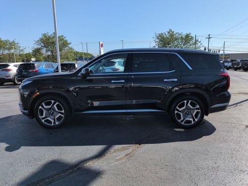 Used 2023 Hyundai Palisade SEL FWD image 2