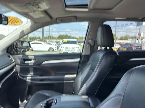 Used 2015 Toyota Highlander XLE FWD image 28