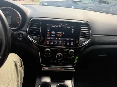 Certified 2021 Jeep Grand Cherokee Laredo X image 18