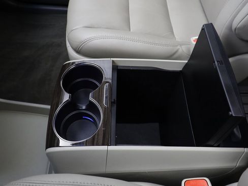 Used 2017 Toyota Sienna XLE image 12