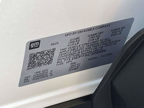 Used 2025 Chevrolet Trax RS w/ Driver Confidence Package FWD image 38