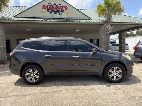 Used 2017 Chevrolet Traverse LT w/ Traveler's Package FWD image 3