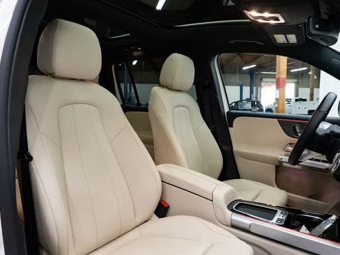 Used 2024 Mercedes-Benz EQB 300 4MATIC image 29
