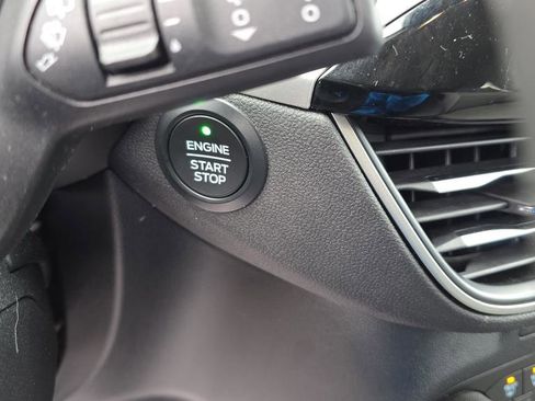 Used 2020 Ford Escape SE image 24