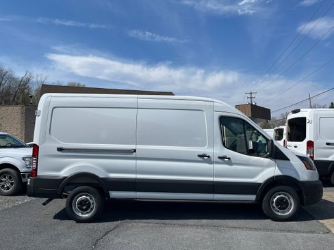 New 2026 Ford Transit 250 148 Medium Roof RWD image 4