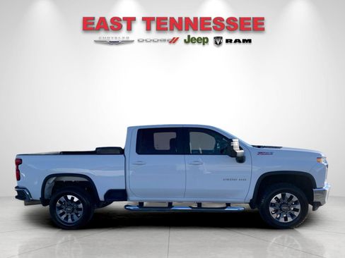 Used 2023 Chevrolet Silverado 2500 LT image 2