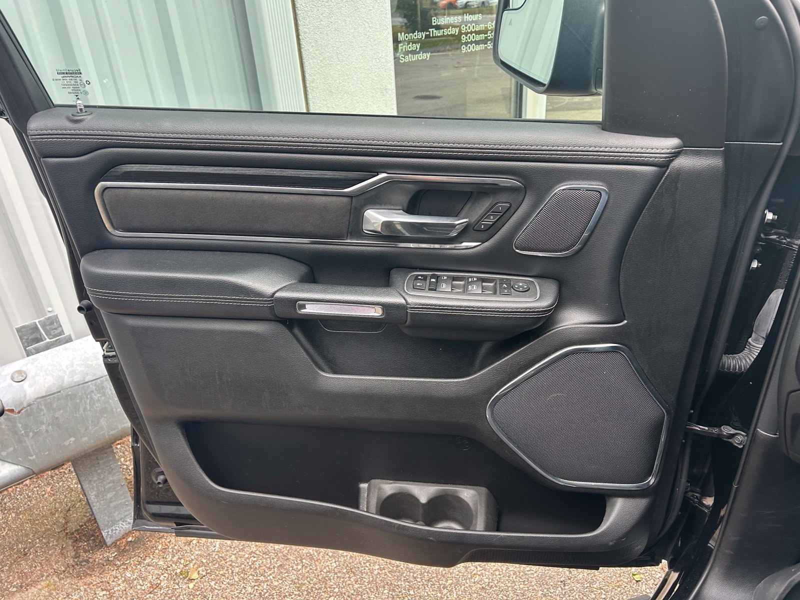 Used 2024 RAM 1500 Laramie AWD/4WD image 13