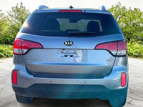 Used 2015 Kia Sorento LX image 4