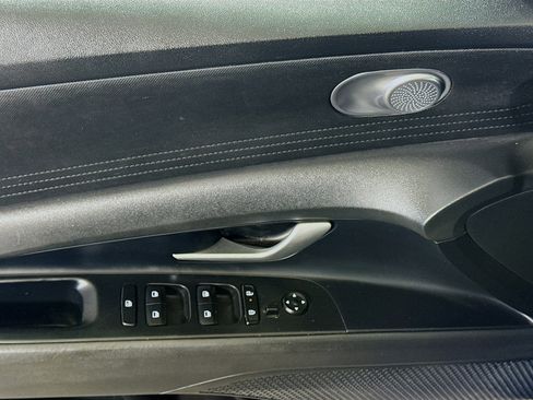 Used 2025 Hyundai Elantra SE image 23