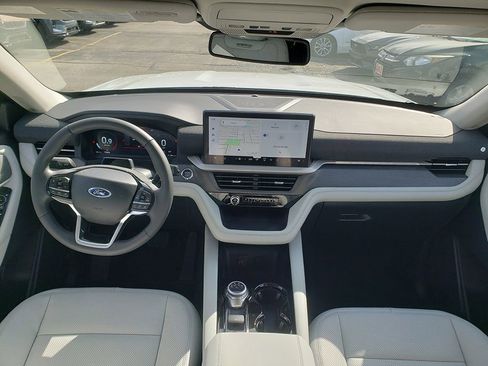 New 2026 Ford Explorer Platinum w/ LUX Leather Package AWD/4WD image 13