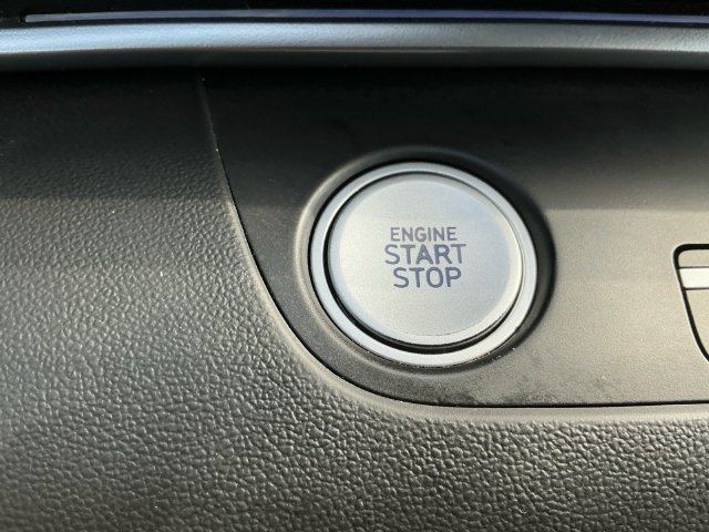 Used 2025 Hyundai Elantra Limited FWD image 21