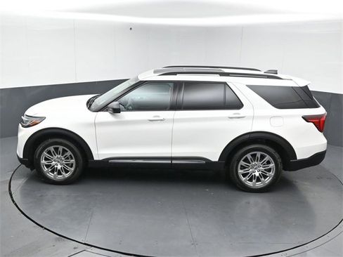 Certified 2025 Ford Explorer Active w/ Active Comfort Package image 54