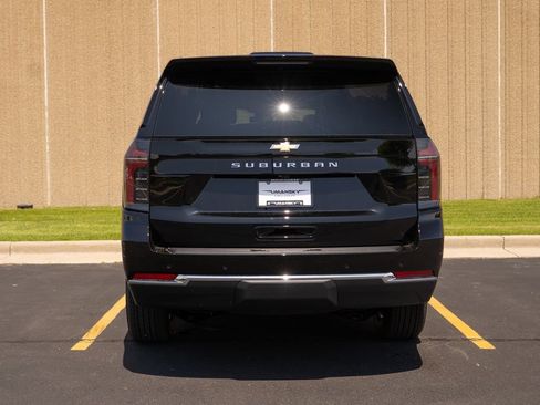 New 2025 Chevrolet Suburban LS image 6
