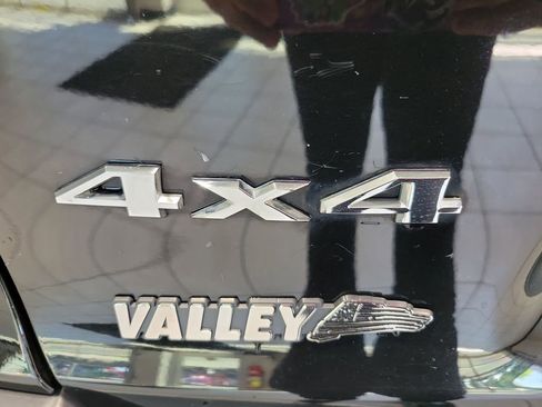 Used 2020 Jeep Cherokee Latitude Plus w/ Cold Weather Group AWD/4WD image 14