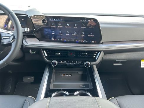 New 2026 Chevrolet Suburban Premier image 12