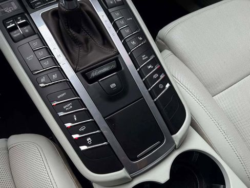 Used 2018 Porsche Macan GTS image 29