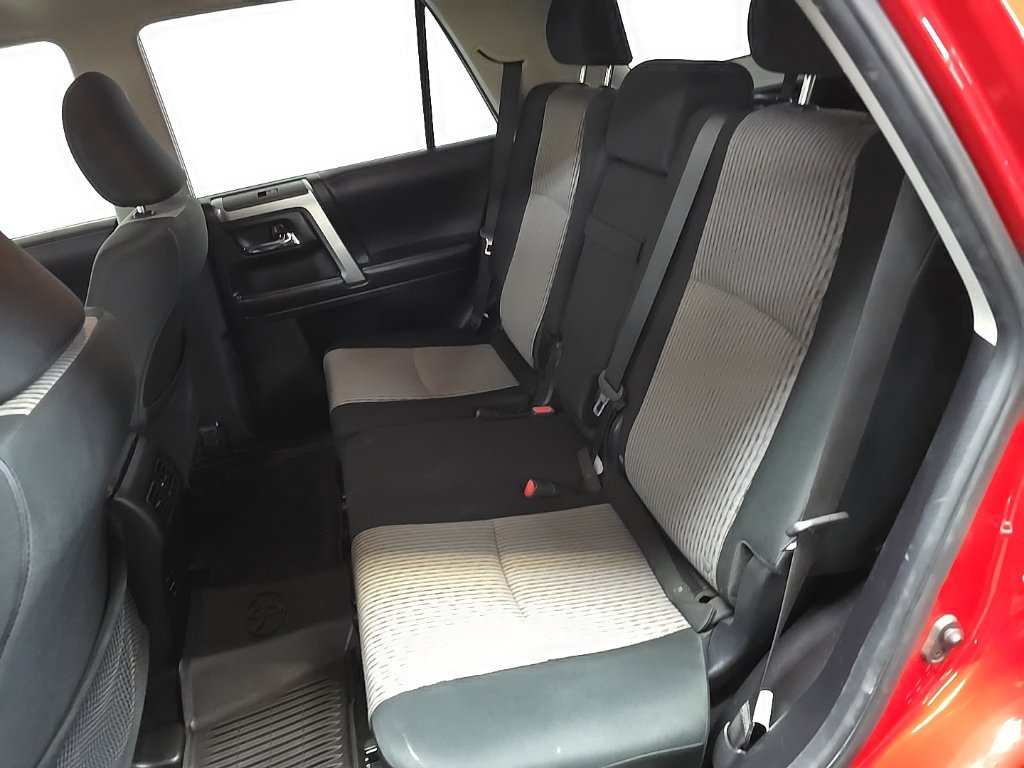 Used 2018 Toyota 4Runner SR5 AWD/4WD image 32