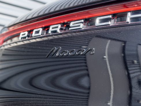 Used 2024 Porsche Macan AWD/4WD image 20