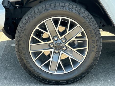 Used 2024 Jeep Wrangler High Altitude AWD/4WD image 27