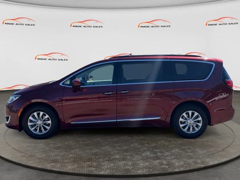 Used 2017 Chrysler Pacifica Touring-L FWD image 7