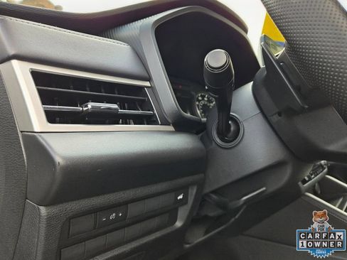 Used 2025 Mitsubishi Outlander SE FWD image 29