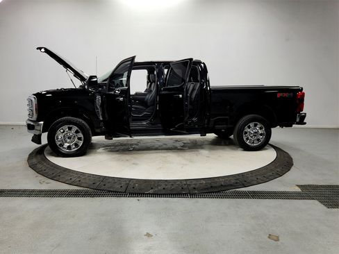 Used 2024 Ford F250 Lariat w/ Chrome Package image 12