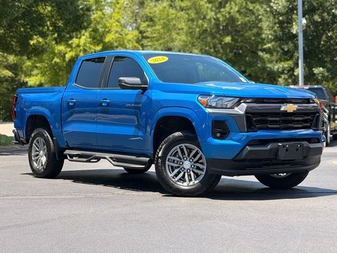 Used 2024 Chevrolet Colorado LT w/ LT Convenience Package RWD image 2