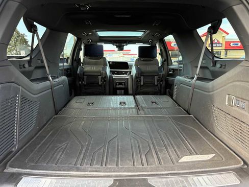 Used 2025 Chevrolet Suburban High Country AWD/4WD image 8