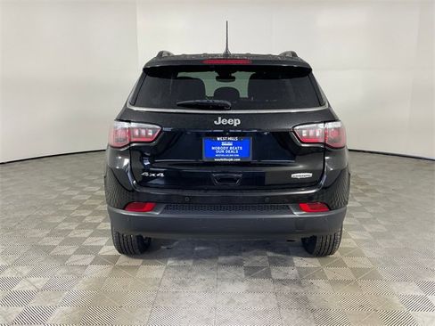 Used 2018 Jeep Compass Latitude w/ Popular Equipment Group image 25