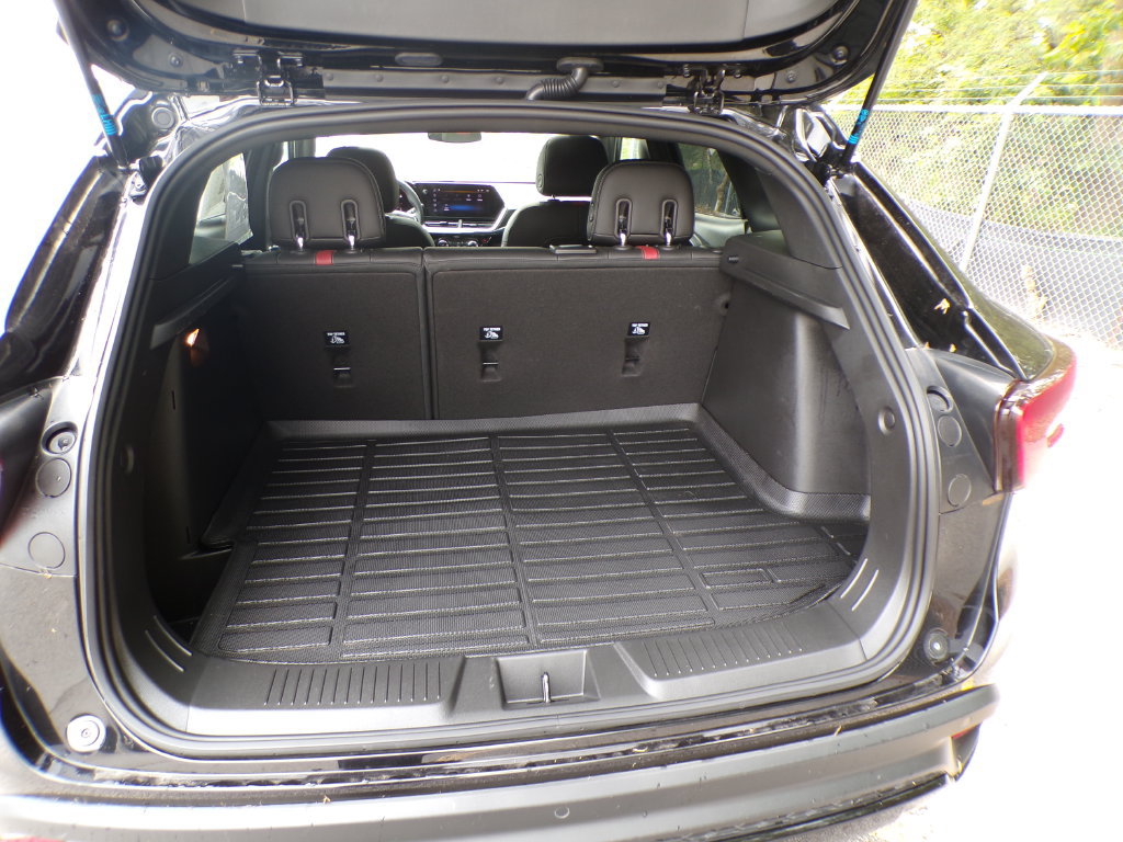 Used 2025 Chevrolet Trax RS w/ Sunroof Package FWD image 20